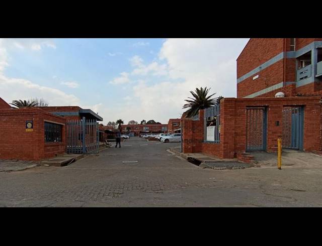 3 BEDROOM TOWNHOUSE FOR SALE IN GERMISTON CENTRAL